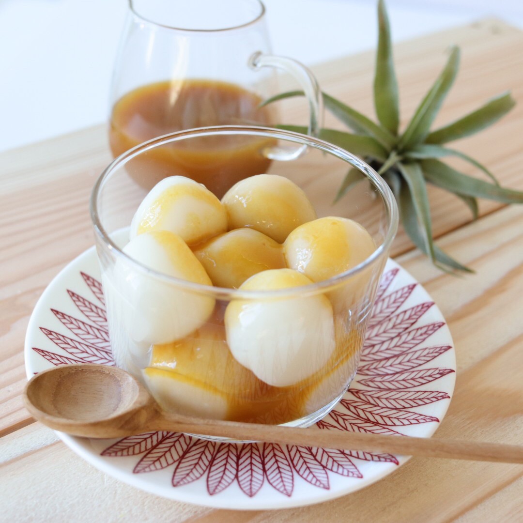 もっちり白玉のマンゴーソースかけ